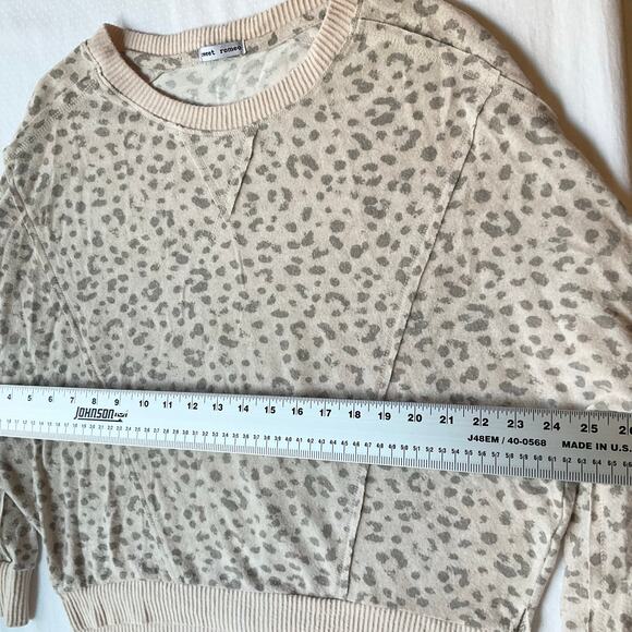 Sweet Romeo Women’s Long Sleeve Screw Neck Knit Blouse size XS, Leopard Tan - Picture 2 of 7